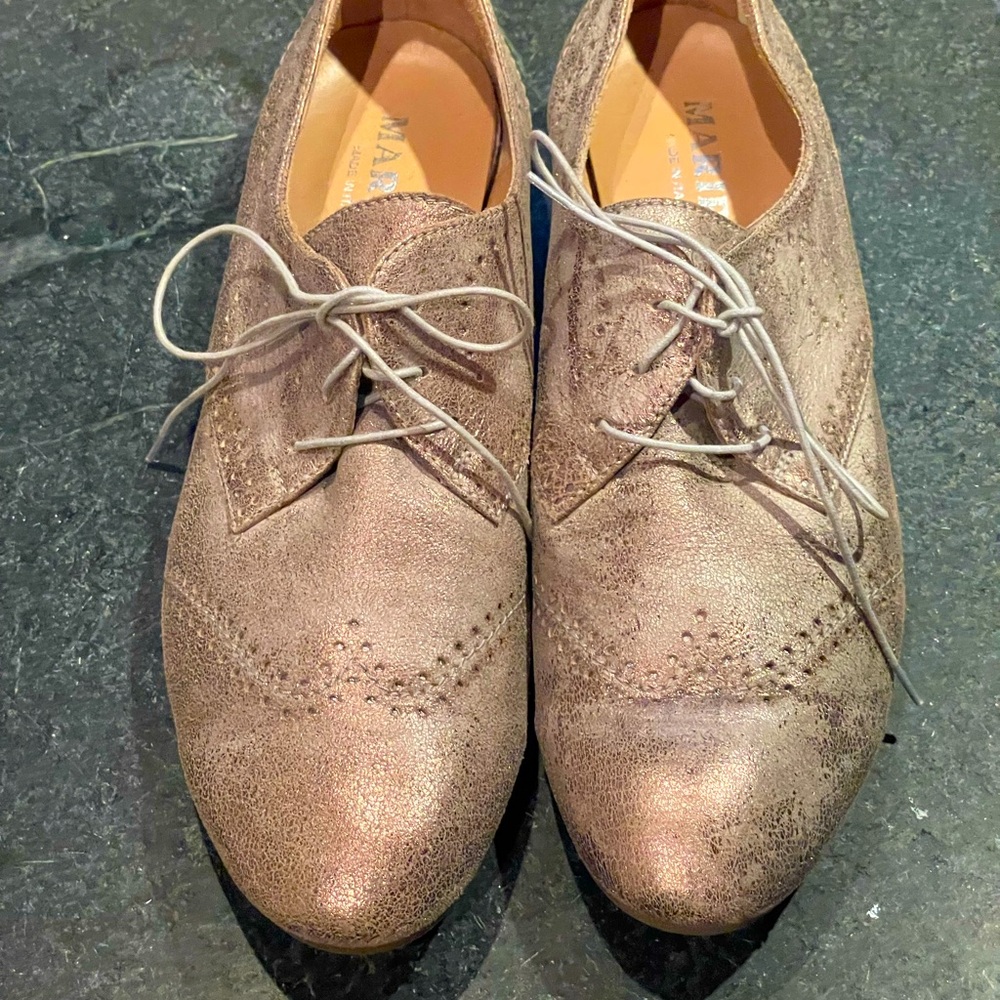 Super special shimmery oxford shoes